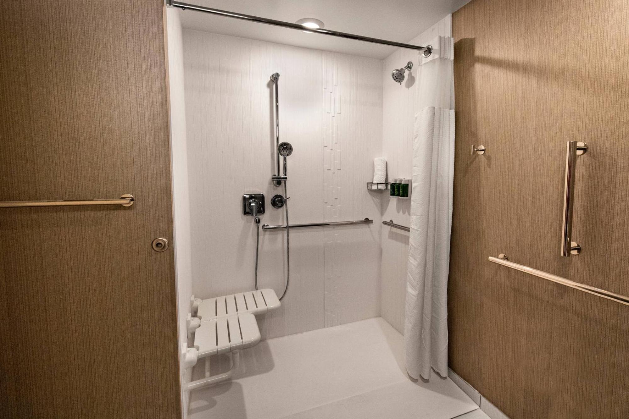 คอร์ตยาร์ด บาย แมริออท วินสตัน-ซาเลม ดาวน์ทาวน์ Hotel ภายนอก รูปภาพ