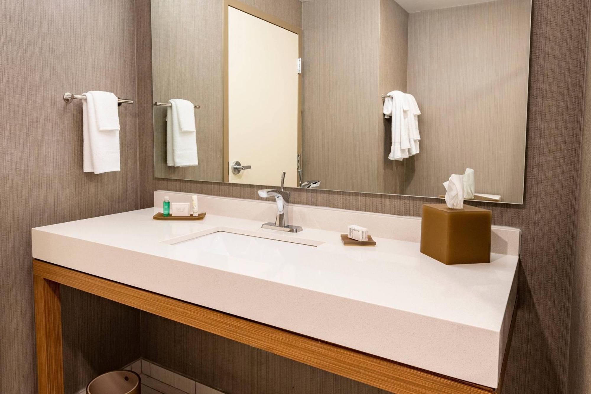 คอร์ตยาร์ด บาย แมริออท วินสตัน-ซาเลม ดาวน์ทาวน์ Hotel ภายนอก รูปภาพ