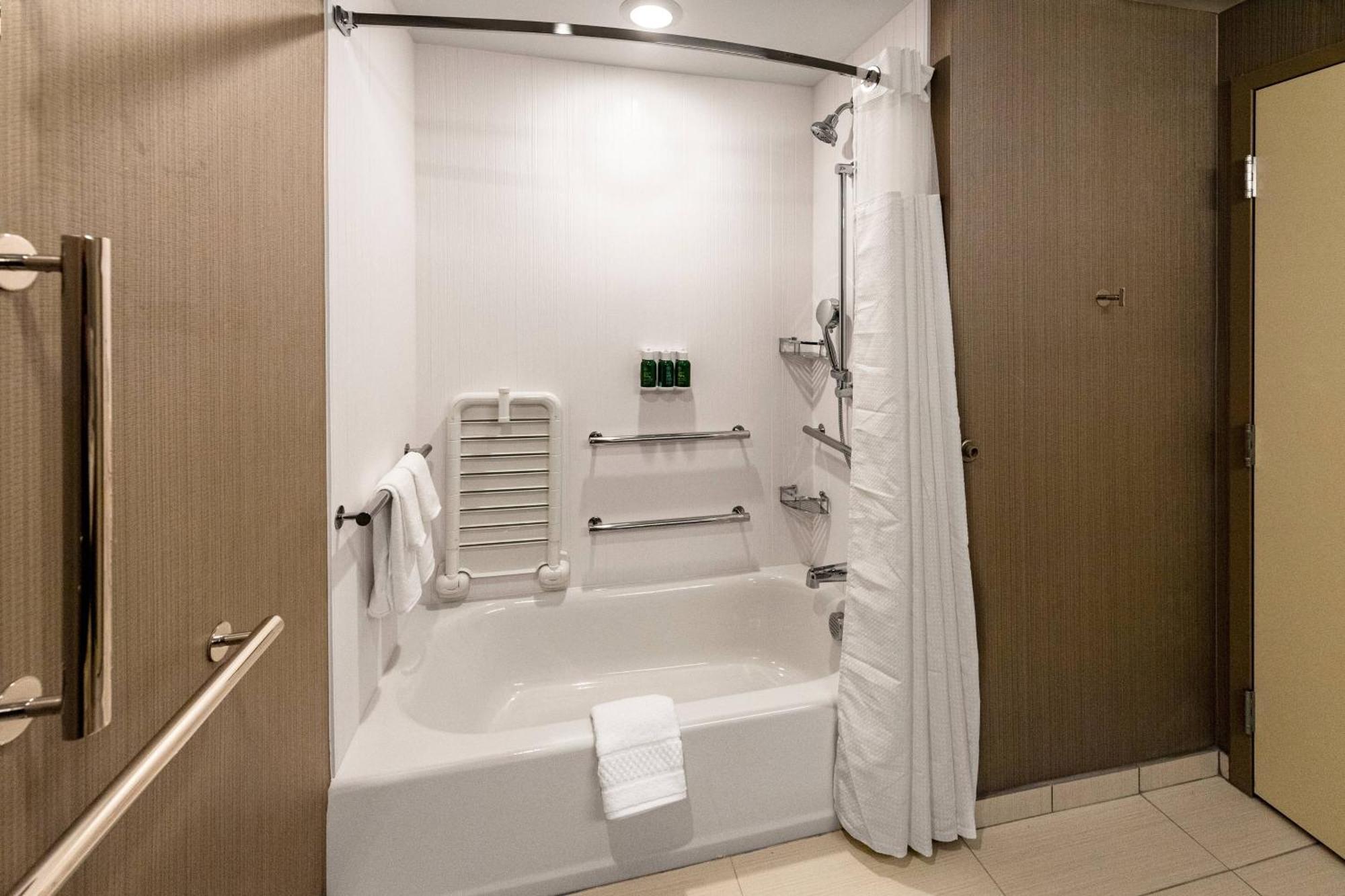 คอร์ตยาร์ด บาย แมริออท วินสตัน-ซาเลม ดาวน์ทาวน์ Hotel ภายนอก รูปภาพ